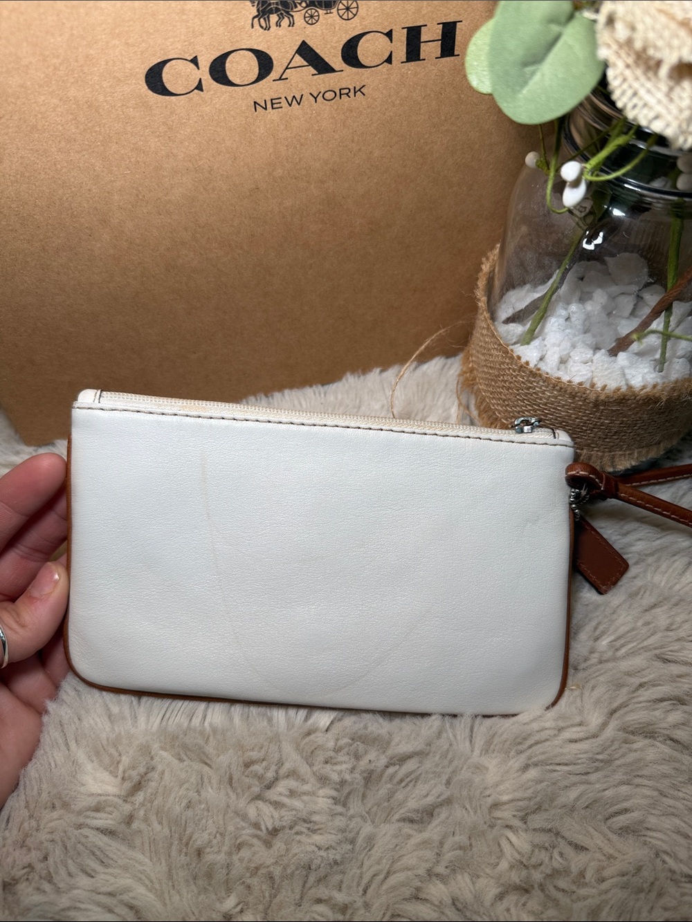 ✨ Vintage Coach Hampton Buckle Wristlet✨ - Picture 4 of 11